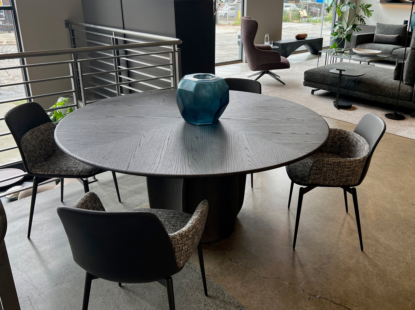 ASTERIAS Dining Table