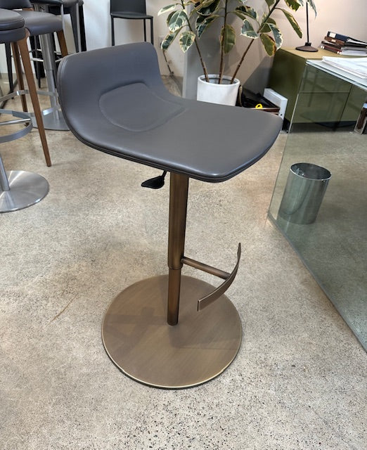 TORSO Adjustable Stool with Round Base